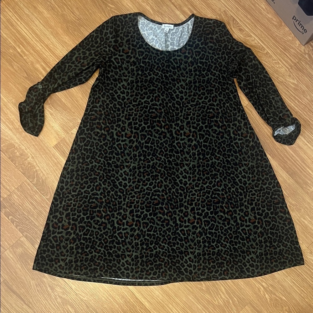 love, Fire Women's Dress with Black and Green Leopard Print large like new soft